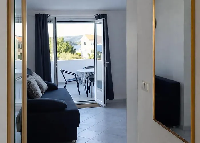 Playa Sole, Step From The Mrljane